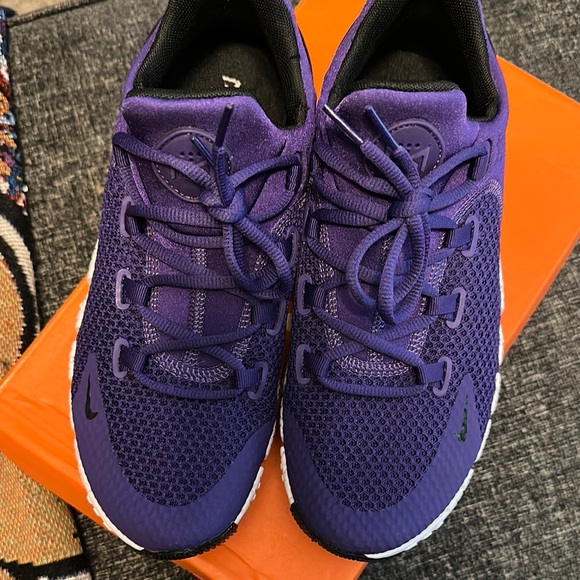 Nike Metcon 4 Purple Athletic Sneakers - Picture 2 of 8